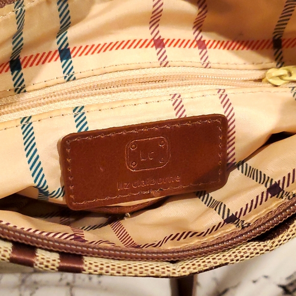 Liz Claiborne Small Crossbody Logo Bag - Picture 5 of 5